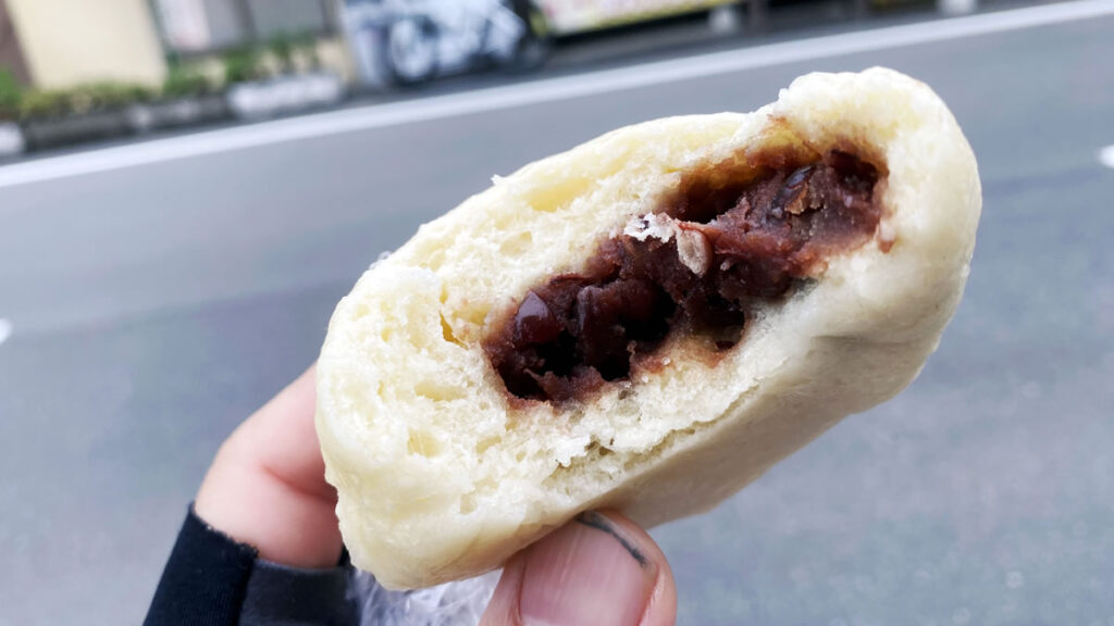 せっかく来たのでチャーちゃんまんじゅうを味わう