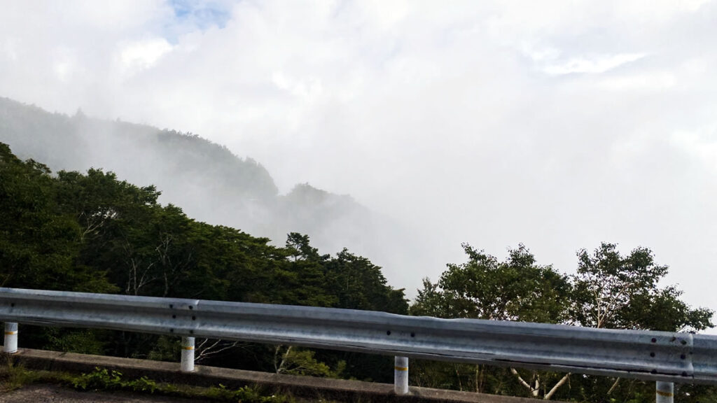 スカイラインに近づくと雲が晴れてきた