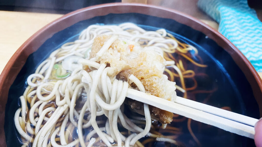 コロッケそばの食べ方は難しい