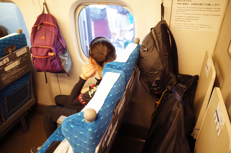 新幹線の最後部座席の後ろに荷物置くのは予約制になります！